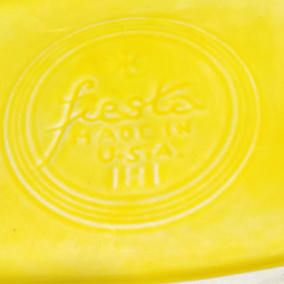 Fiestaware Large Disc Pitcher Bright Yellow - Picture 2 of 5